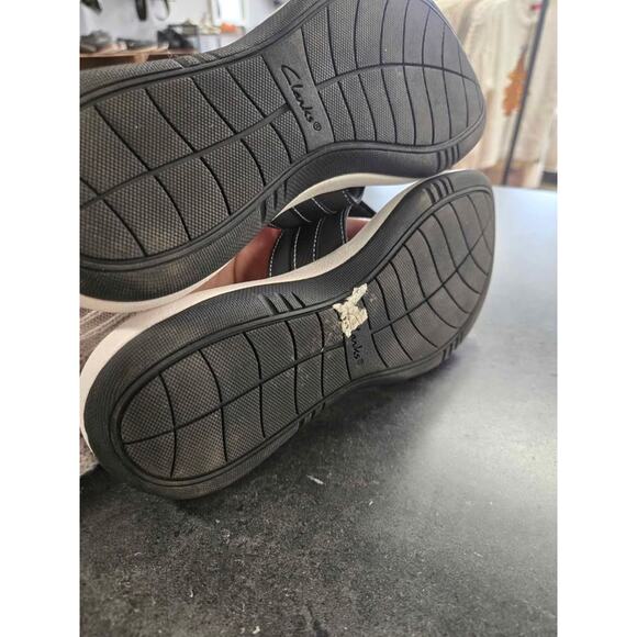 Clarks Cloudsteppers Women's 7 Black Gray Flip Flop Thong Sandals Comfort - Picture 3 of 5